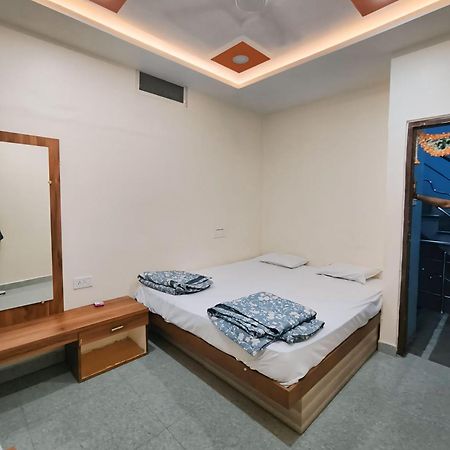Shree Trilokeshwar Guesthouse اوجاين المظهر الخارجي الصورة