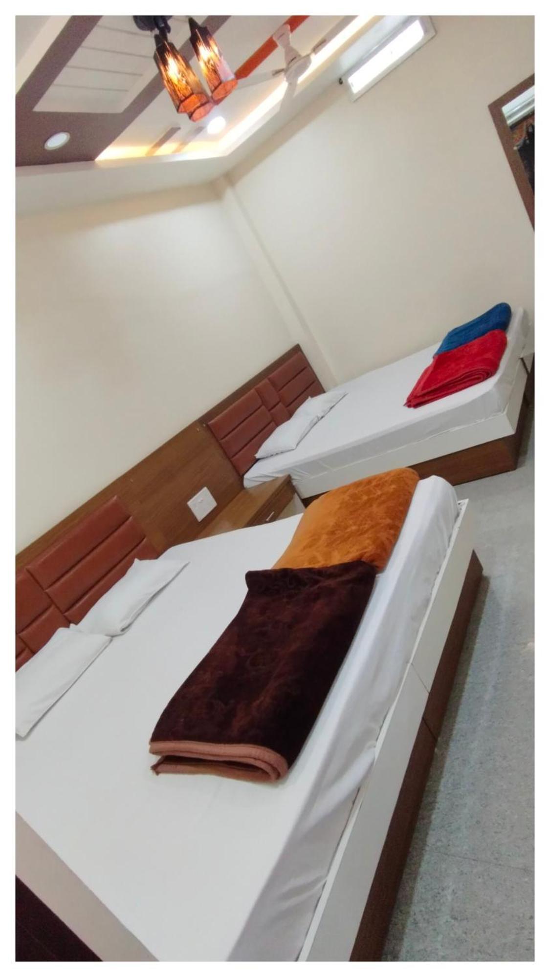 Shree Trilokeshwar Guesthouse اوجاين المظهر الخارجي الصورة
